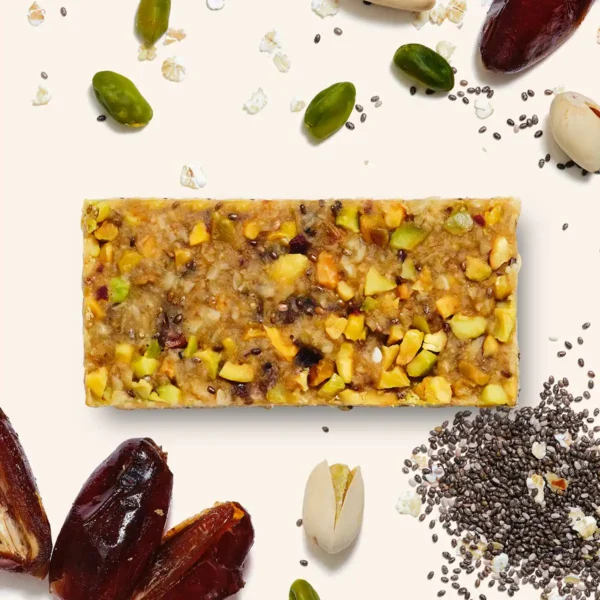 HAFERVOLL Organic Flapjack Chia & Pistachio 60g – ausgepackter Riegel mit Pistazien, Datteln und Chiasamen
