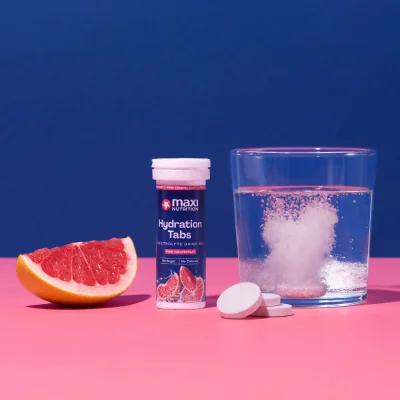 MaxiNutrition Hydration Tabs Pink Grapefruit 40g – Zubereitung im Glas
