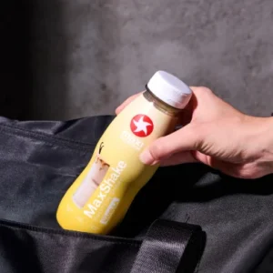 MaxiNutrition MaxShake Protein Milkshake Vanilla 330ml – Flasche in Sporttasche